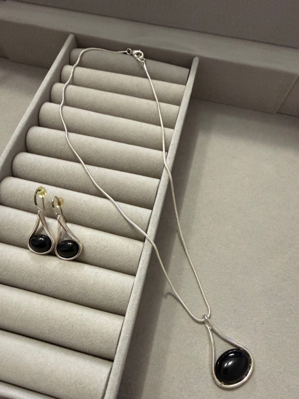Elegant Black Onyx Teardrop Necklace and Earring Set - Silver Tone